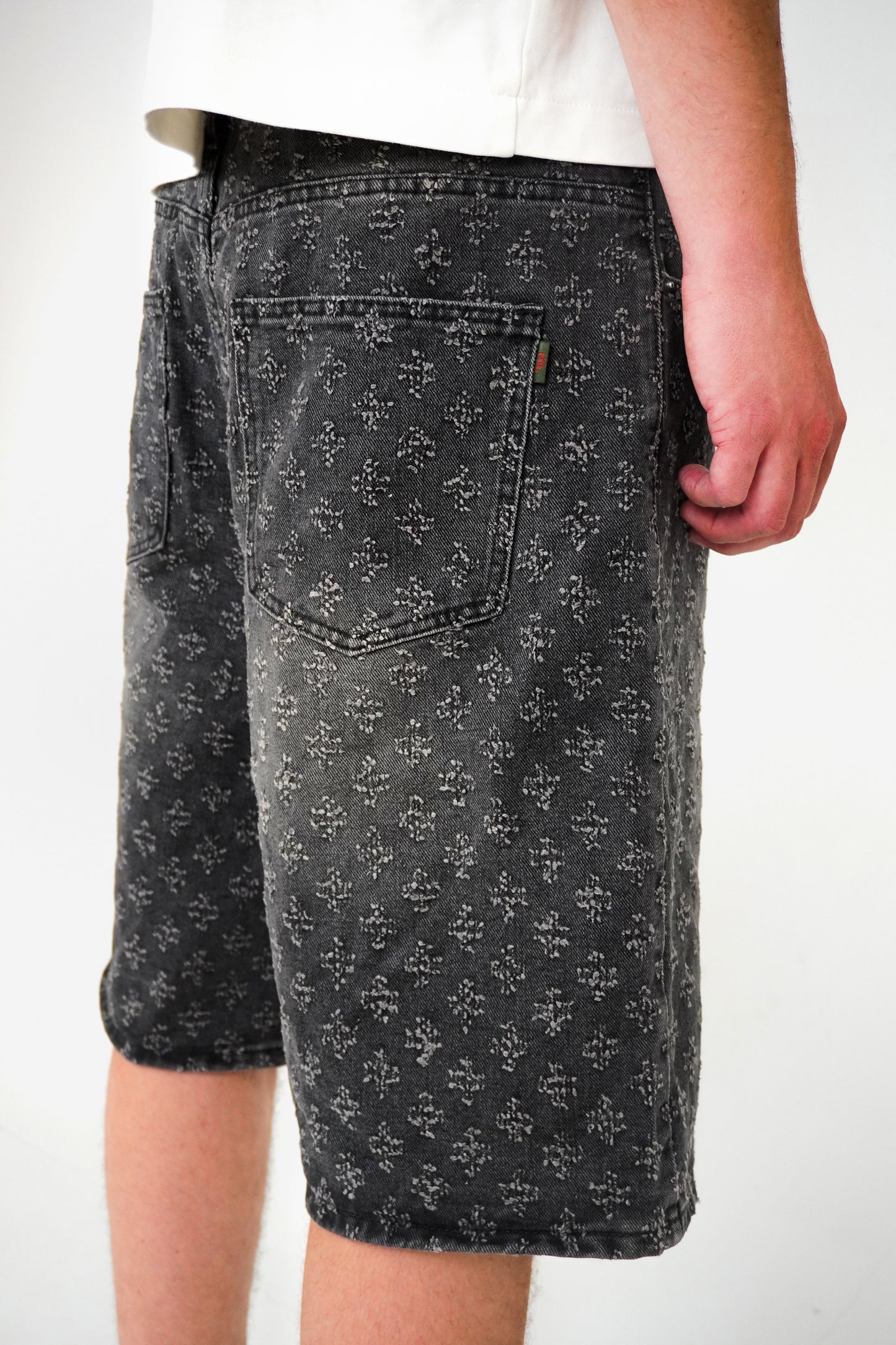 DISTRESSED DENIM SHORTS BLACK