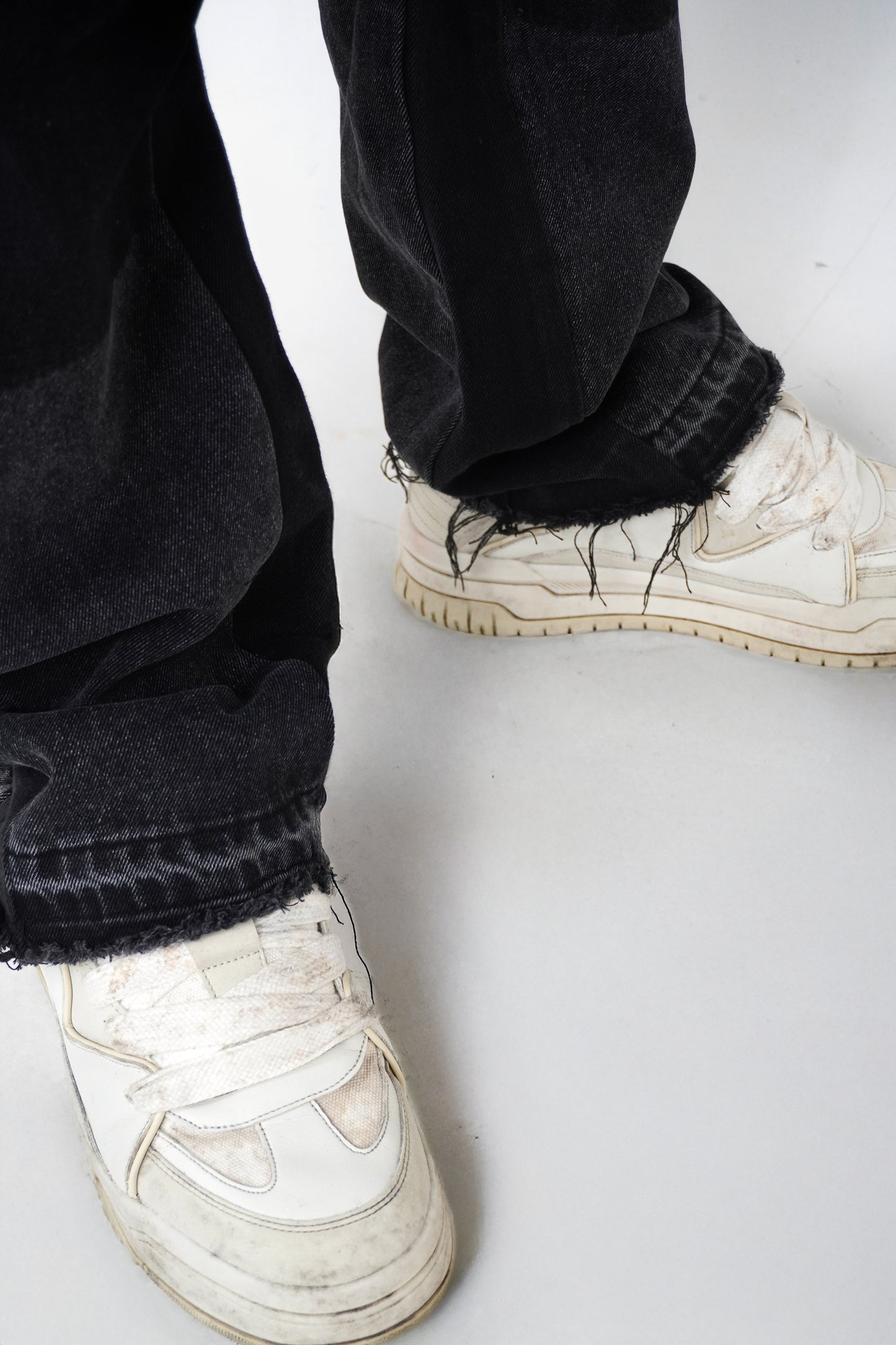 GALLERY CARPENTER FLARED DENIM JEANS BLACK